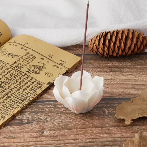 Vista 5 de GORGECRAFT Soporte para incienso de loto blanco, quemadores de incienso de porcelana, hechos a mano, casa de té, suministros budistas zen, soporte
