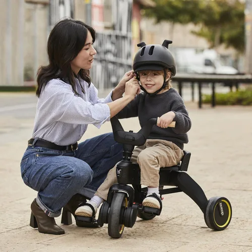 Vista 2 de Doona Liki Trike S3, Desert Green - Triciclo compacto 5 en 1 plegable, apto para niños de 10 a 36 meses Verde desierto