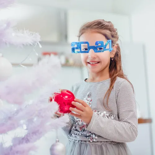 Vista 8 de BESPORTBLE Gafas iluminadas - 4 colores de gafas LED, gafas de Año Nuevo 2024 que brillan en la oscuridad, suministros de fiesta para fiesta