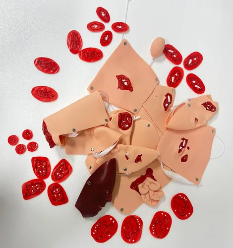 Vista 2 de Kit de 34 piezas de sangrado para heridas y traumatismos