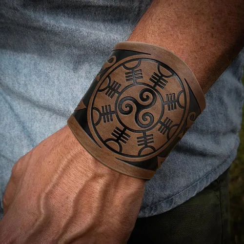 Vista 2 de HiiFeuer 2 pulseras vikingas de piel sintética en relieve, pulsera retro nórdica, patrón nórdico Mjolnir Vegvisir
