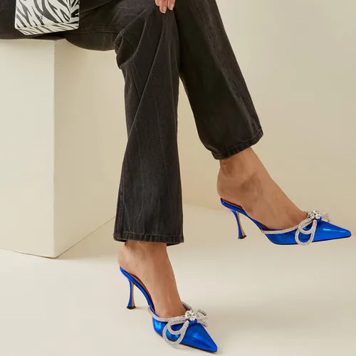 Vista 3 de MIRAAZZURRA Sandalias de tacón alto para mujer, con punta puntiaguda, diamantes de imitación de cristal, sandalias con lazo, sin espalda, zapatos