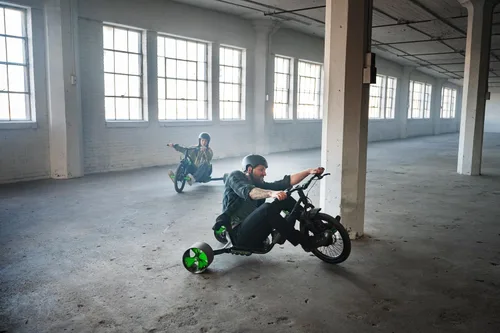 Vista 3 de Huffy Triciciclo eléctrico verde de 36 V, hasta 15 MPH, a partir de 14 años