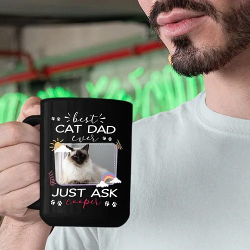 Vista 6 de Taza de cerámica negra personalizada para elegir nombre y foto con texto en inglés "Best Cat Dad Ever Just Ask", taza de café personalizada de 11
