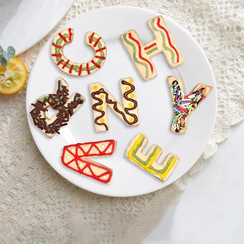 Vista 2 de FUSOTO Juego de 26 cortadores de galletas de letras del alfabeto, para hacer manualidades con galletas y tartas del alfabeto, cortadores de galletas
