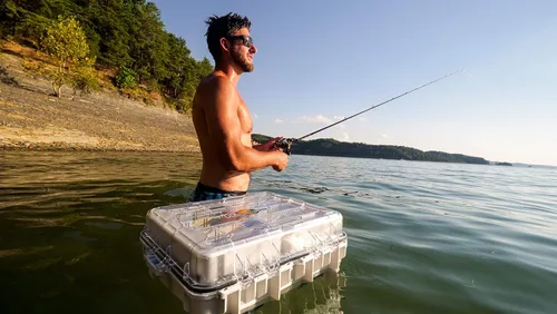 Vista 6 de Flambeau Outdoors 3000WPNC Maletín impermeable 3000, caja portátil impermeable para aparejos con bandejas, gris/transparente