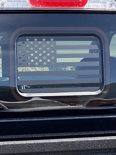 Vista 4 de Calcomanía de bandera estadounidense para ventana central trasera compatible con Ford Ranger 2019-2023 (negro mate)