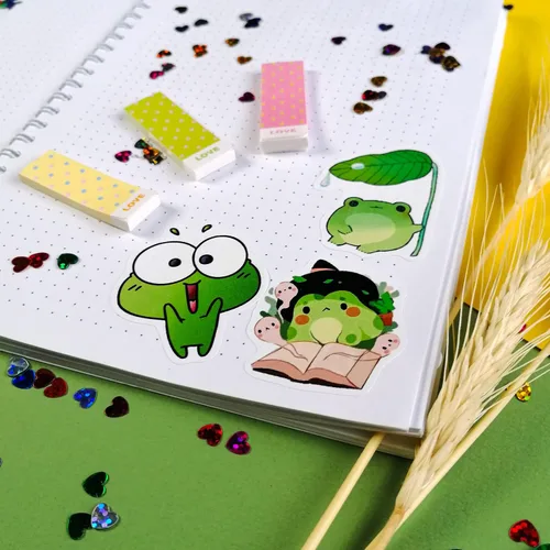 Vista 5 de BulbaCraft Conjunto de calcomanías de ranas kawaii, 50 piezas de vinilo verde y blanco para niños, impermeable, resistente a los arañazos, uso