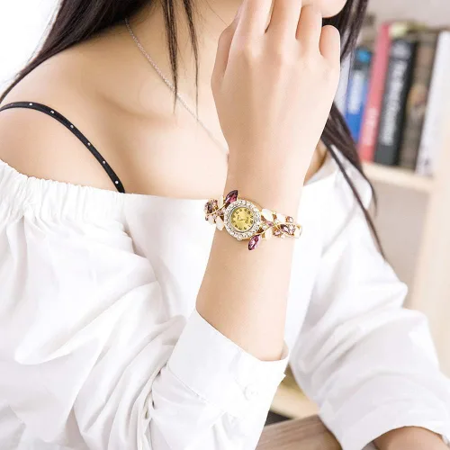 Vista 2 de Weicam Pulsera de lujo para mujer, 5 unidades, diseño de flor de diamante, retro, al por mayor, joyería, 幸运赛车走势图, Movimiento de cuarzo