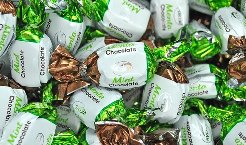 Vista 7 de SweetGourmet Mentas rellenas de chocolate Caramelos duros prémium Caramelos a granel Arcor 1 libra