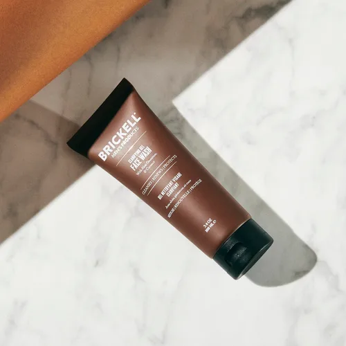 Vista 5 de Limpiador Facial en Gel Clarificante Brickell para Hombres, Limpiador Facial Diario Natural y Orgánico de Espuma Rica Formulado con Geranio, Coco