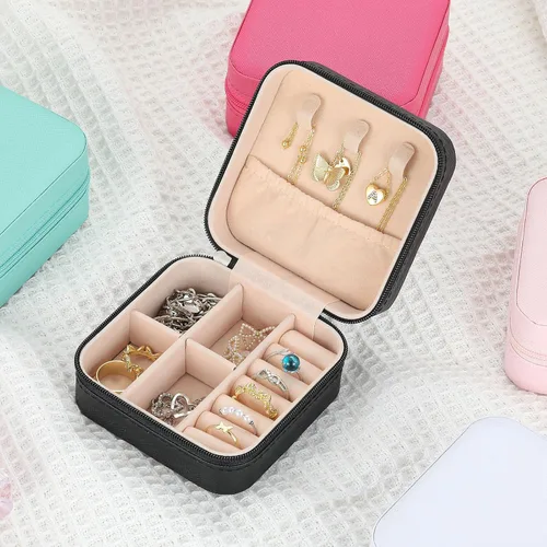 Vista 8 de MJartoria Joyero de viaje, pequeñas cajas de joyería para mujeres y niñas, caja organizadora de joyas portátil negra, regalos de moda
