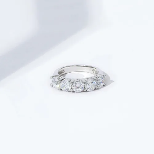 Vista 25 de Amazon Essentials Anillo de plata de ley de cinco piedras con circonita cúbica de corte redondo Infinite Elements (anteriormente colección Amazon)