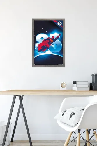 Vista 6 de Trends International DC Comics - Póster de pared de Superman 85, 14.725 x 22.375 pulgadas, versión enmarcada de madera de granero