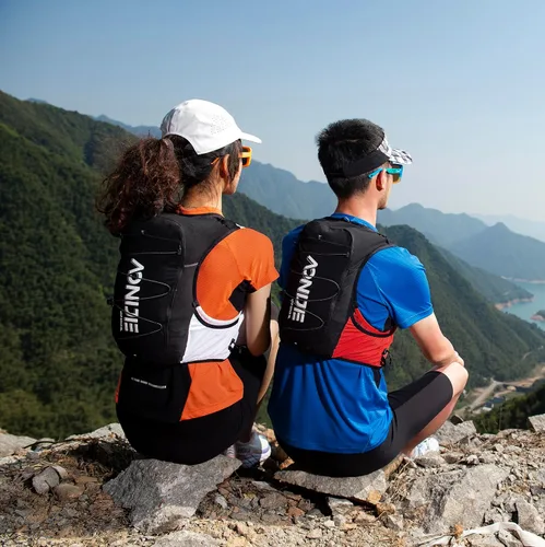 Vista 7 de AONIJIE Chaleco de hidratación para correr, ligero y de gran capacidad, para mujeres y hombres, mochila de hidratación para teléfonos de 6.8 pulgadas