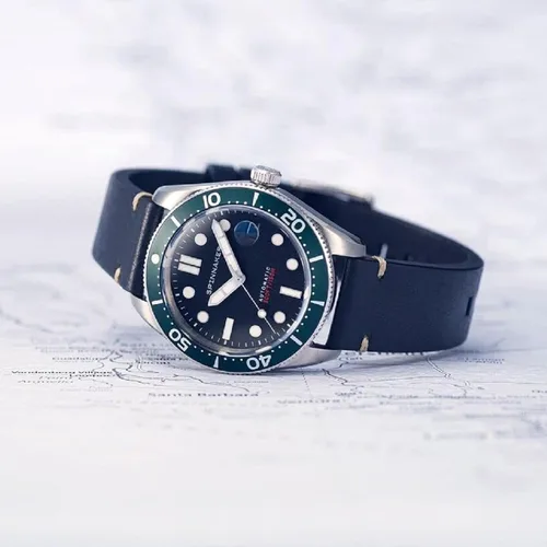 Vista 2 de Spinnaker Croft Reloj de buceo automático para hombre, caja de acero inoxidable de 1.575 pulgadas, correa de cuero negro, resistente al agua 984.3