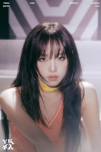 Vista 8 de Choi Yena 2º Álbum Individual Versión POCA Photostand+Tarjeta QR+Tarjeta Fotos+Pegatina+Guía del usuario+Seguimiento Sellado (Versión ODIO)