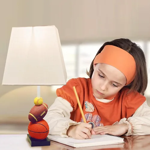 Vista 2 de HERBESTBAY Lámpara de mesa para niños, diseño de fútbol americano, baloncesto y béisbol de 14 pulgadas con bonita pantalla, lámpara temática