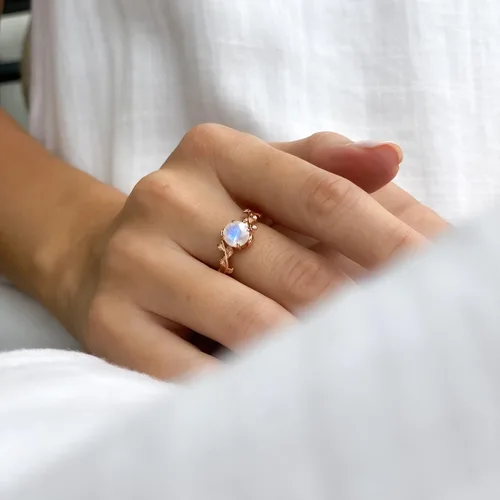 Vista 2 de ASANA - Anillo de compromiso único de piedra lunar para mujer, oro rosa de 14 quilates sobre plata de ley, anillo de compromiso único, banda