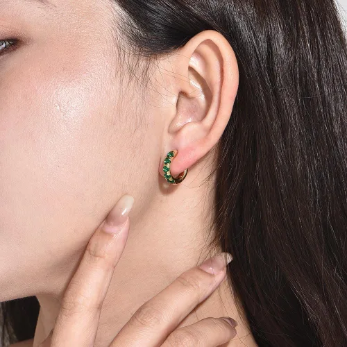 Vista 3 de Aretes de aro de oro para mujer, aretes de color verde esmeralda con circonita cúbica, regalos delicados para niñas, uso diario o viajes al trabajo