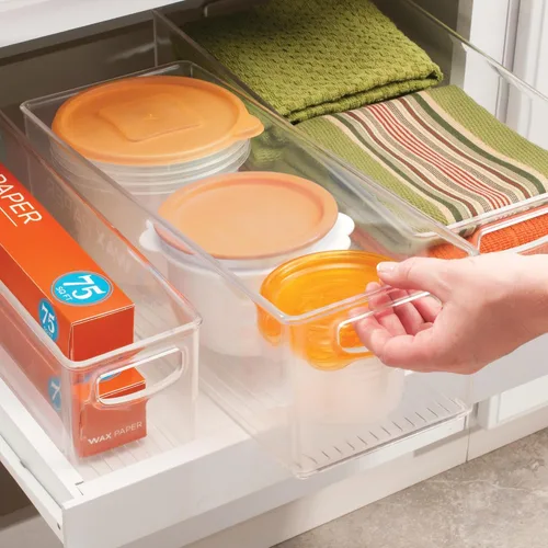 Vista 8 de iDesign - Recipiente de plástico apilable para despensa con asas para gabinetes o refrigerador, transparente, fabricado en EE. UU Para armarios