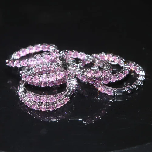 Vista 3 de Zafiro rosa con aros de oro liso, aro de 1.181in de diámetro interior, aretes de aro doblealicates con aros de piedras preciosas en oro de 14