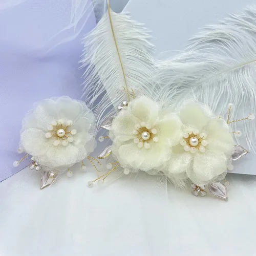 Vista 7 de Accesorios para el cabello nupcial hechos a mano con cuentas - Pinzas para el cabello y peines florales para mujer