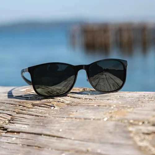 Vista 6 de Flying Fisherman Gafas de sol polarizadas UNA con bloqueador UV AcuTint para pesca y deportes al aire libre Marco negro/lentes ahumados