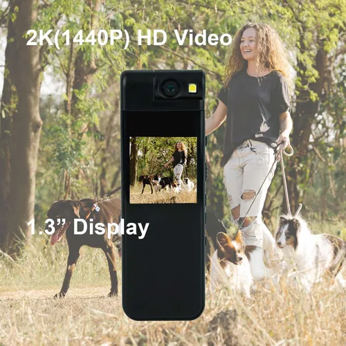 Vista 2 de Cámara de cuerpo pequeño 1440P HD Body Video Cam Pantalla de 1.3 "Tarjeta TF 64GB TF Clip de lente giratorio en el sombrero de bolsillo Casquillo