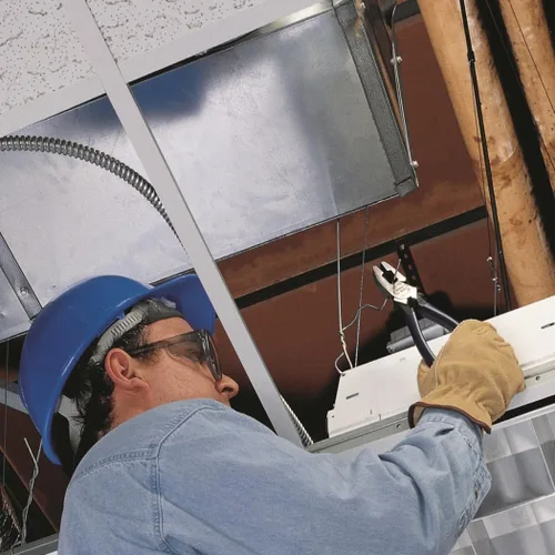 Vista 6 de Klein Tools D2139NE11055 - Juego de alicates, fabricado en Estados Unidos, con alicates de corte lateral de Lineman y pelacables de cobre