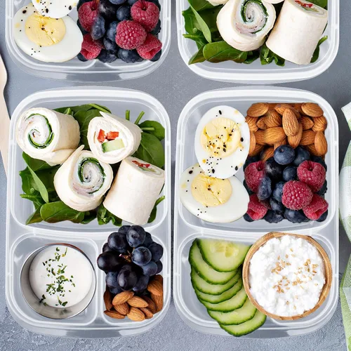 Vista 4 de Tanlade 4 piezas Bento Snack Box con 12 piezas de silicona para cupcakes forros para almuerzo, contenedores reutilizables de 3 compartimentos