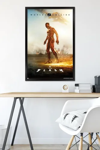Vista 6 de DC Comics Movie The Flash - Póster de pared de una hoja, 34 pulgadas de largo x 22.4 pulgadas de ancho, versión enmarcada en negro Versión con marco