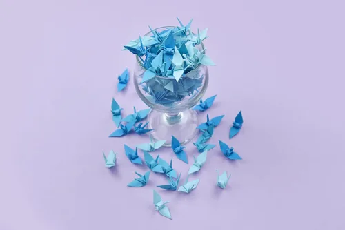 Vista 2 de 100 grúas de papel de origami tono azul tono 1.5 x 1.5 pulgadas, grúas de papel de origami plegadas hechas a mano para boda, regalo de Navidad