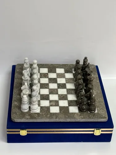 Vista 4 de Juego de ajedrez de mármol hecho a mano de 15 pulgadas con caja de regalo de terciopelo azul, tablero de ajedrez de piedra y piezas talladas