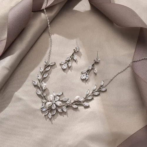 Vista 4 de EVER FAITH Marquesa CZ Simulated Pearl Nupcial Flor Hoja Filigrana Collar Pendientes Pulsera Conjunto