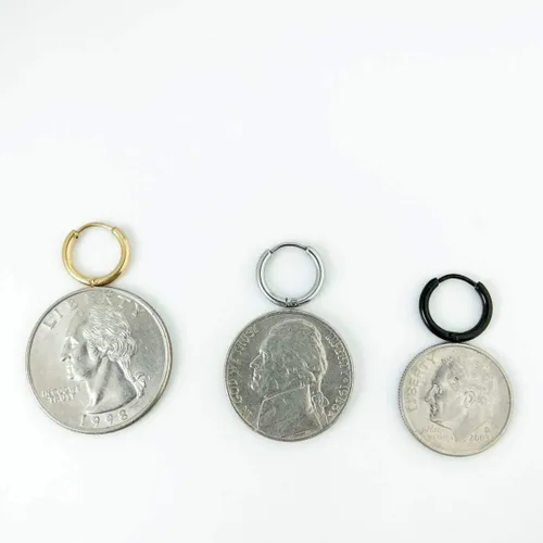 Vista 3 de Aretes de aro pequeños sleeper unisex chapados en oro real de 18K de acero quirúrgico, anillo para la nariz, anillo de septum, anillo de hélice