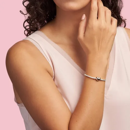 Vista 2 de PANDORA Jewelry Moments Heart Clasp Snake Chain Charm Bracelet