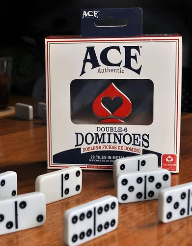 Vista 4 de ACE Double Six Dominoes en estuche de lata, color blanco