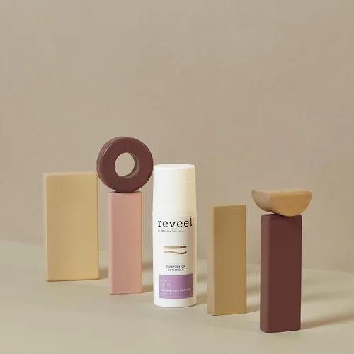 Vista 2 de AHA Fluid for Face by reveel - Suero exfoliante sin enjuague nocturno con 10% de AHA para hidratación y tez refinada - Líquido facial para mujeres