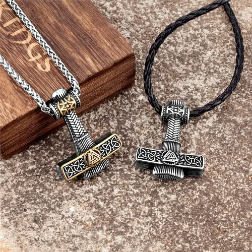 Vista 5 de Collares de martillo de vikingos nórdicos para hombre mezcla de acero inoxidable runa nórdica dorada eslava vegvisir Mjolnir amuleto colgante
