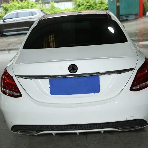 Vista 3 de YIWANG 3 unids real fibra de carbono coche puerta trasera camión arranque emblema insignia etiqueta para Mercedes Benz Clase C W205 2016-2019 Auto