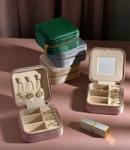 Vista 7 de TAIMY Joyero de viaje de terciopelo de felpa, pequeño estuche de joyería de viaje, mini cajas organizadoras de viaje portátiles para anillos