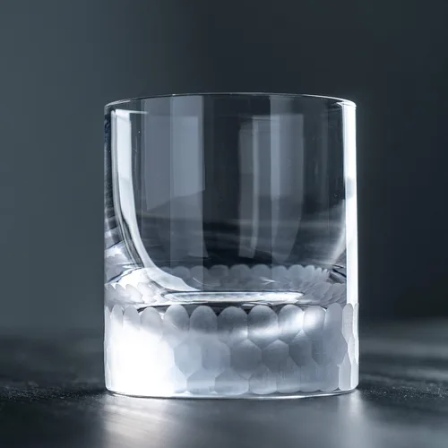 Vista 3 de Amehla "Hive - Vasos dobles de panal soplados a mano, vasos de cristal sólido de 12 onzas, juego de 2 o 4 vasos de bola baja, mucho espacio para una