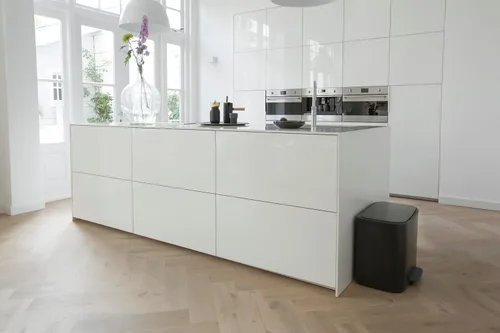 Vista 7 de Brabantia Bo - Basurero de cocina con compartimento individual, color negro mate, cubo interior de 9.5 galones, cubo de basura de cierre suave