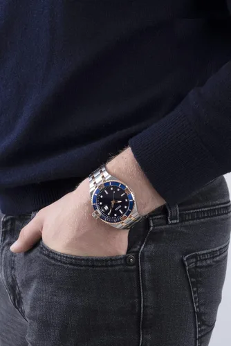 Vista 6 de GUESS Reloj de 3 manecillas de 1.772in con fecha, plateado