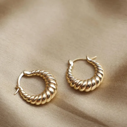 Vista 23 de Gempires - Aretes ligeros y gruesos, delicados y minimalistas, hipoalergénicos, chapados en oro, sin deslustre, diseño clásico, para uso diario