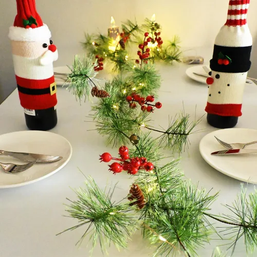 Vista 5 de Guirnaldas de Navidad ChiRee de 2.00 m con 30 luces LED, guirnaldas de pino ahumado con luces, funciona con pilas, guirnalda de conos de pino
