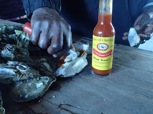Vista 7 de Lillie's of Charleston Low Country Loco Salsa picante natural Sin conservantes, vegana y baja en sodio Ideal para alas de búfalo, ostras