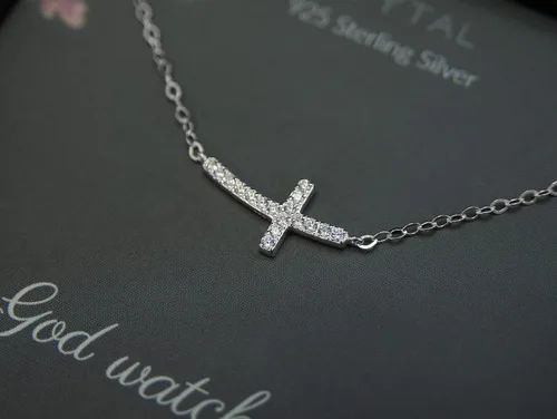 Vista 2 de EFYTAL Regalos cristianos para mujer, pequeño colgante de cruz de circonita cúbica lateral, regalos de confirmación para niñas adolescentes. Regalos