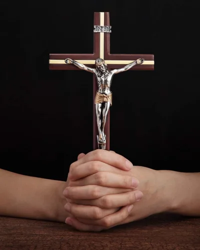 Vista 8 de KUXBET Crucifijo de Pie Cruz con Soporte Desmontable de 10.6 Pulgadas Cruz de Madera Católica de Jesucristo para Colgar en la Pared para Decoración